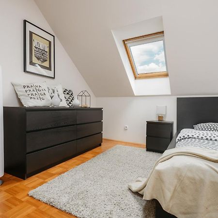 Roy 2 Bdr Apartment With Prague Castle View, Parking & Ac エクステリア 写真