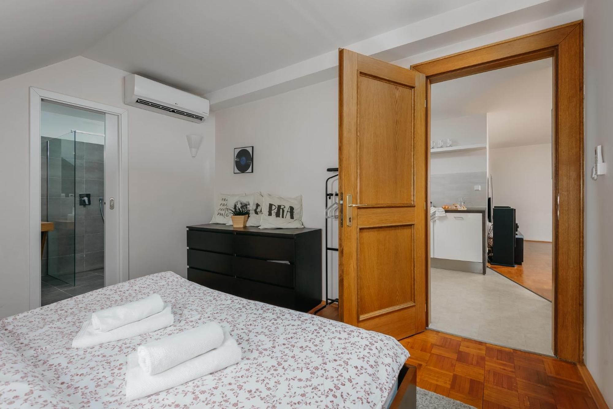 Roy 2 Bdr Apartment With Prague Castle View, Parking & Ac エクステリア 写真