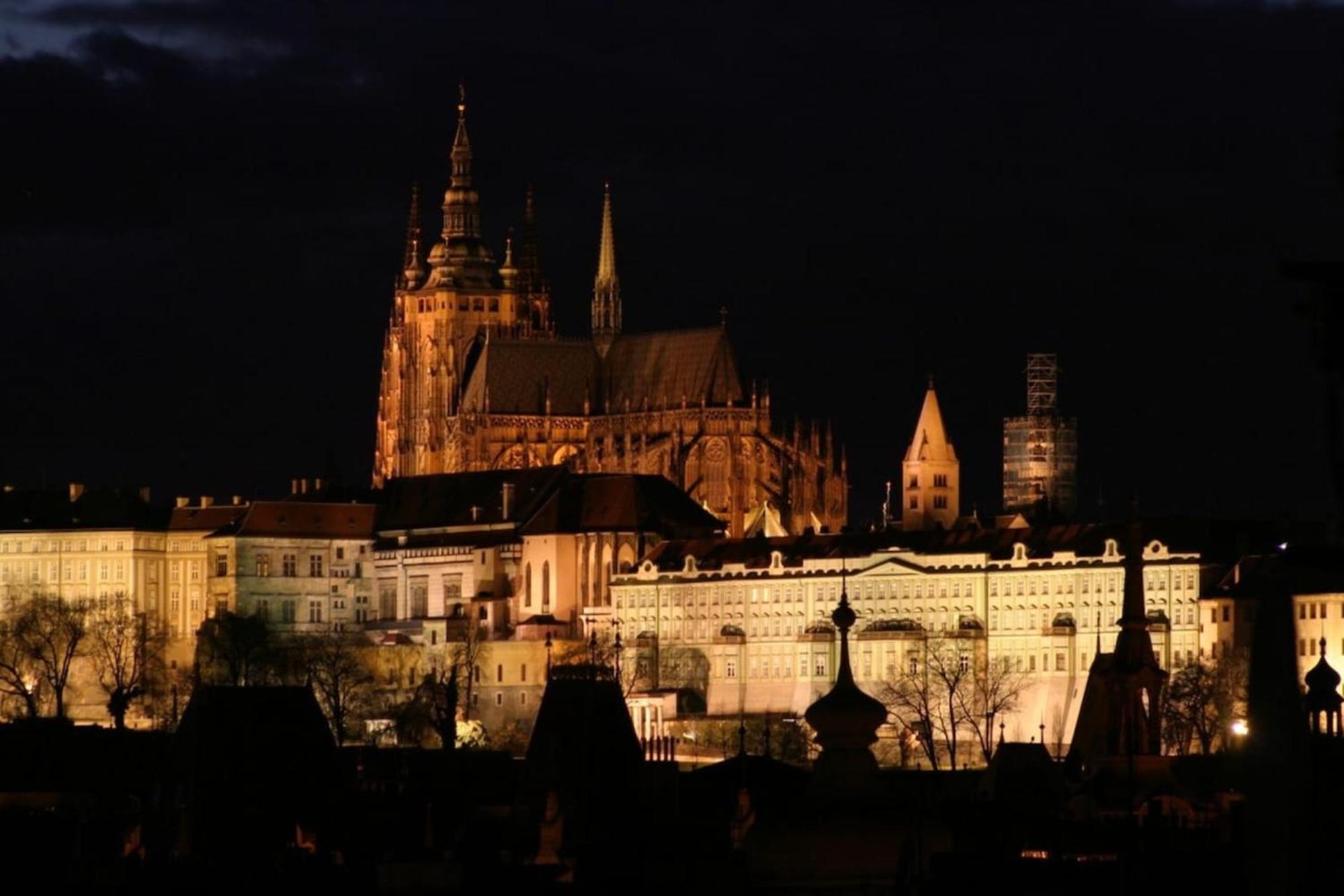 Roy 2 Bdr Apartment With Prague Castle View, Parking & Ac エクステリア 写真
