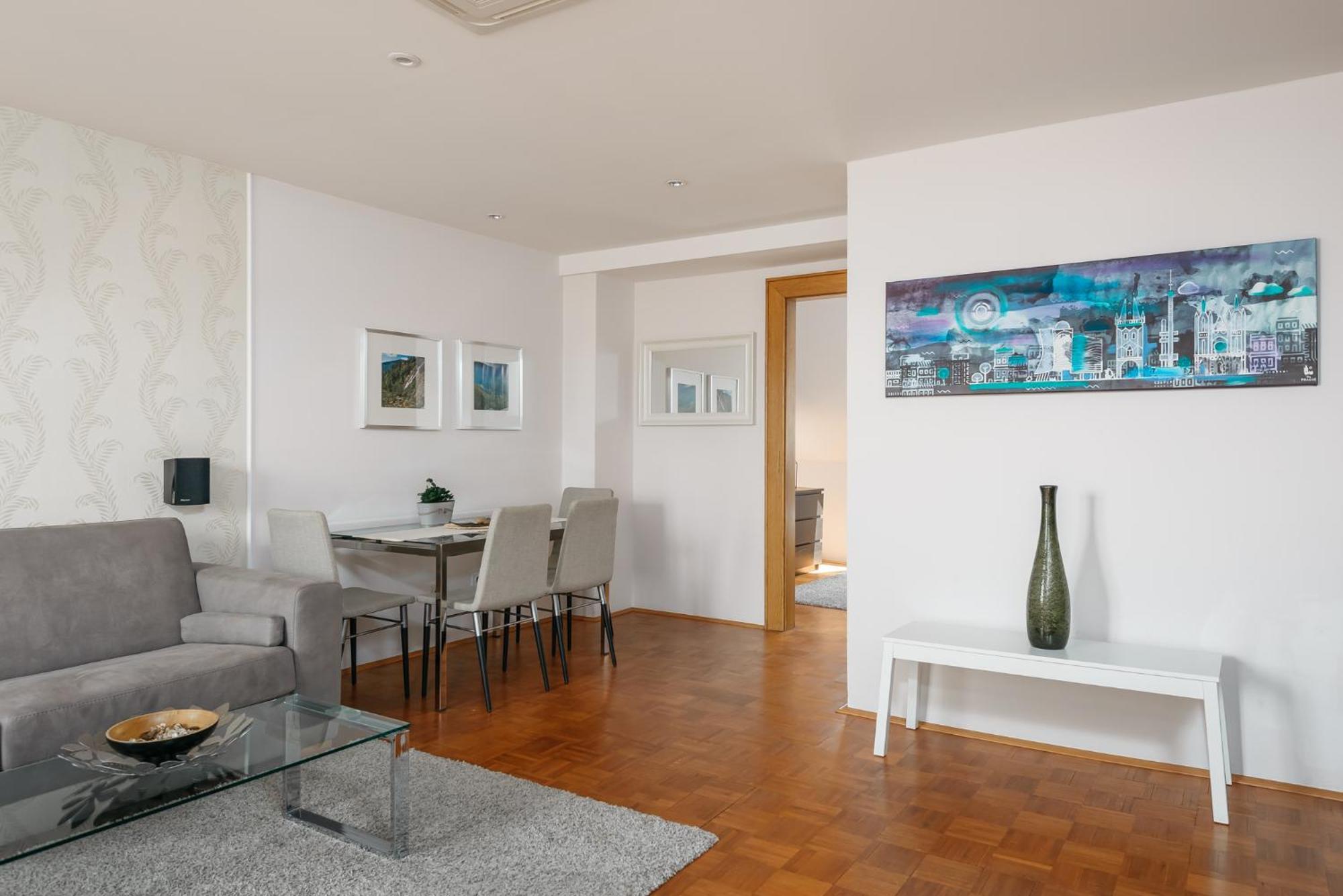 Roy 2 Bdr Apartment With Prague Castle View, Parking & Ac エクステリア 写真