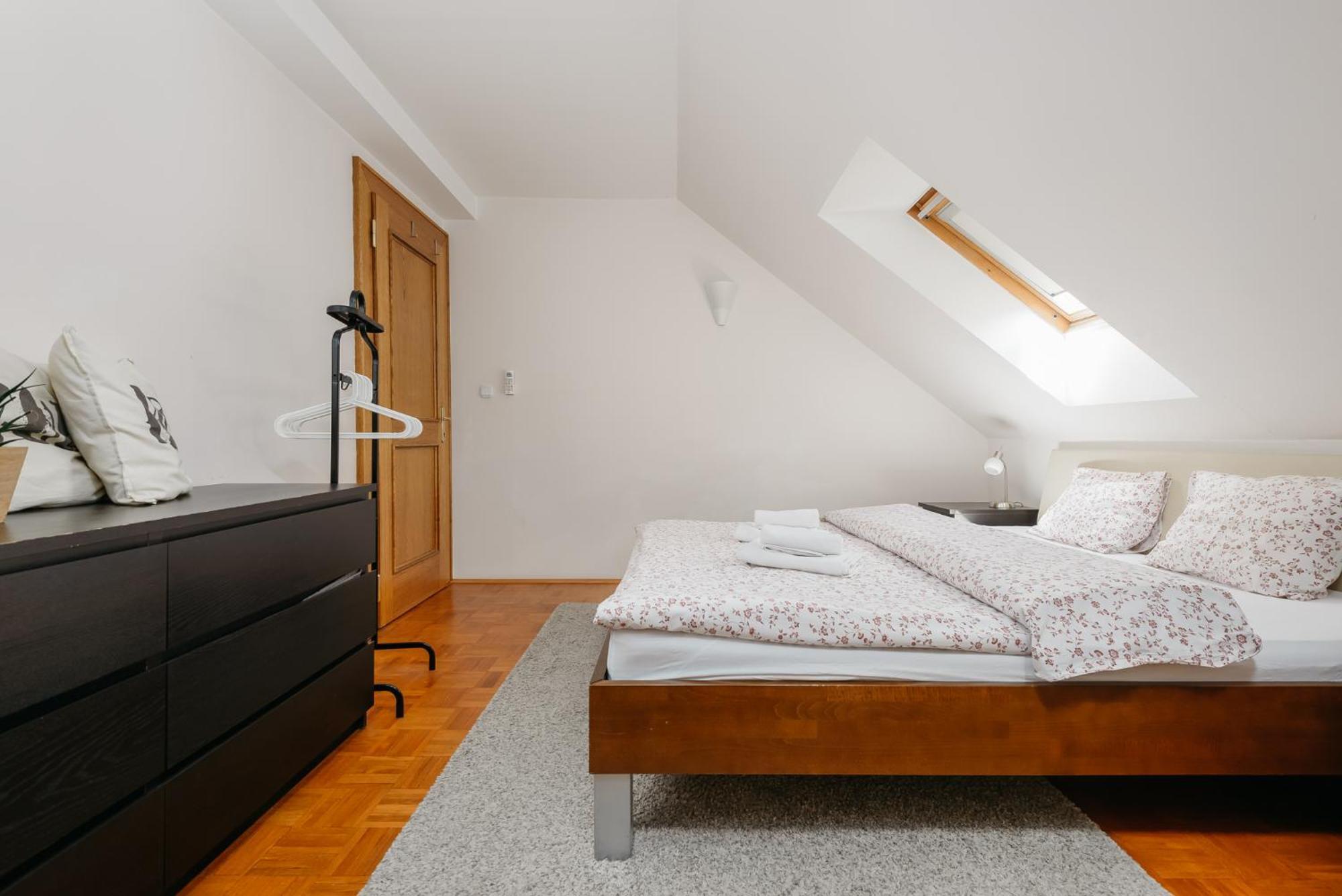 Roy 2 Bdr Apartment With Prague Castle View, Parking & Ac エクステリア 写真