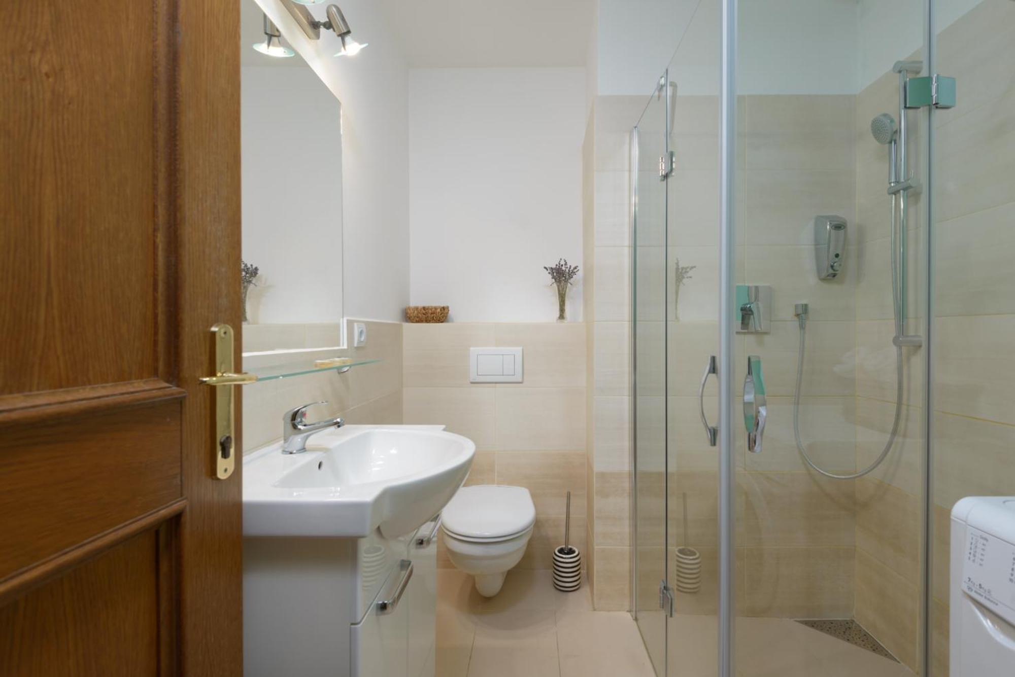 Roy 2 Bdr Apartment With Prague Castle View, Parking & Ac エクステリア 写真