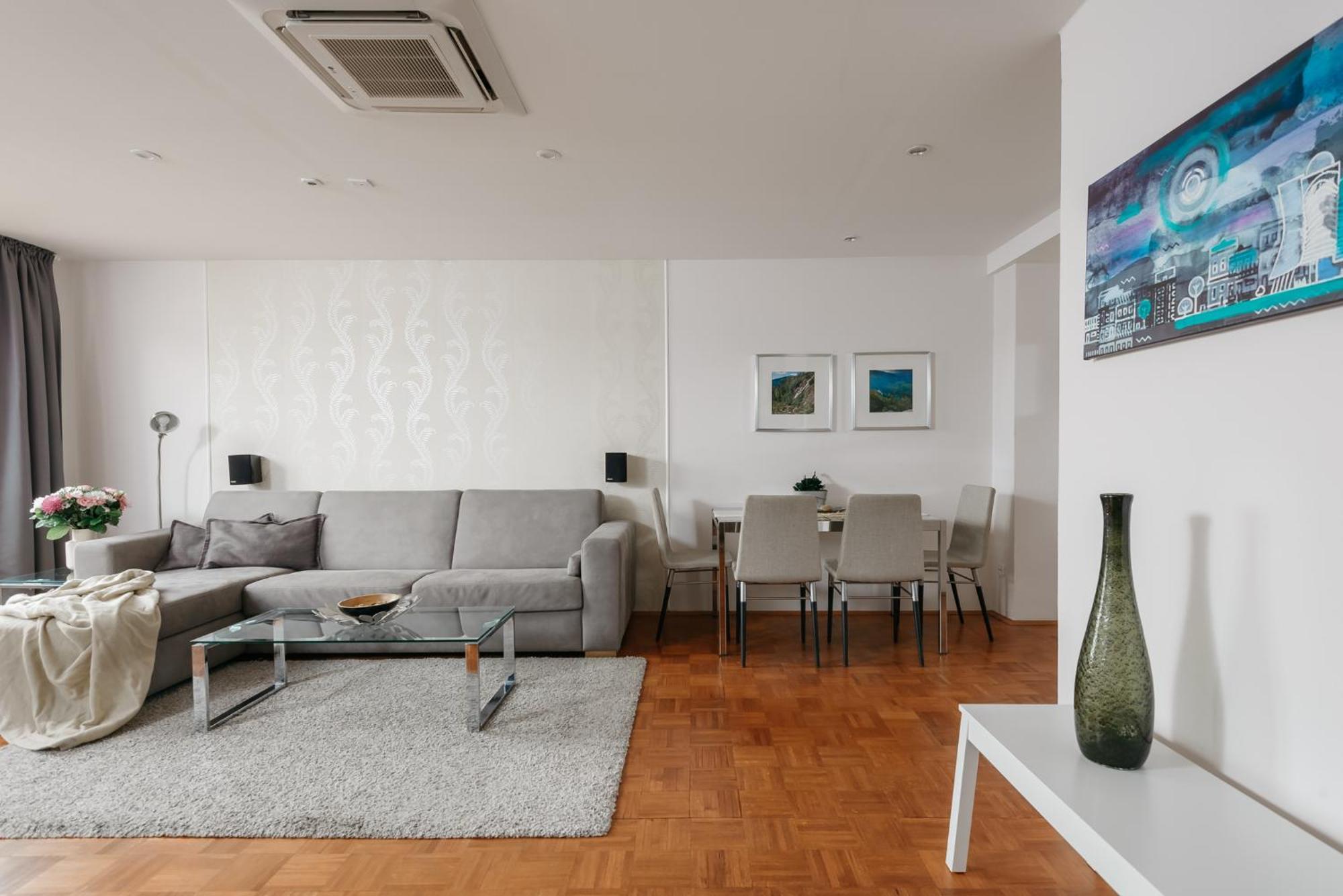 Roy 2 Bdr Apartment With Prague Castle View, Parking & Ac エクステリア 写真
