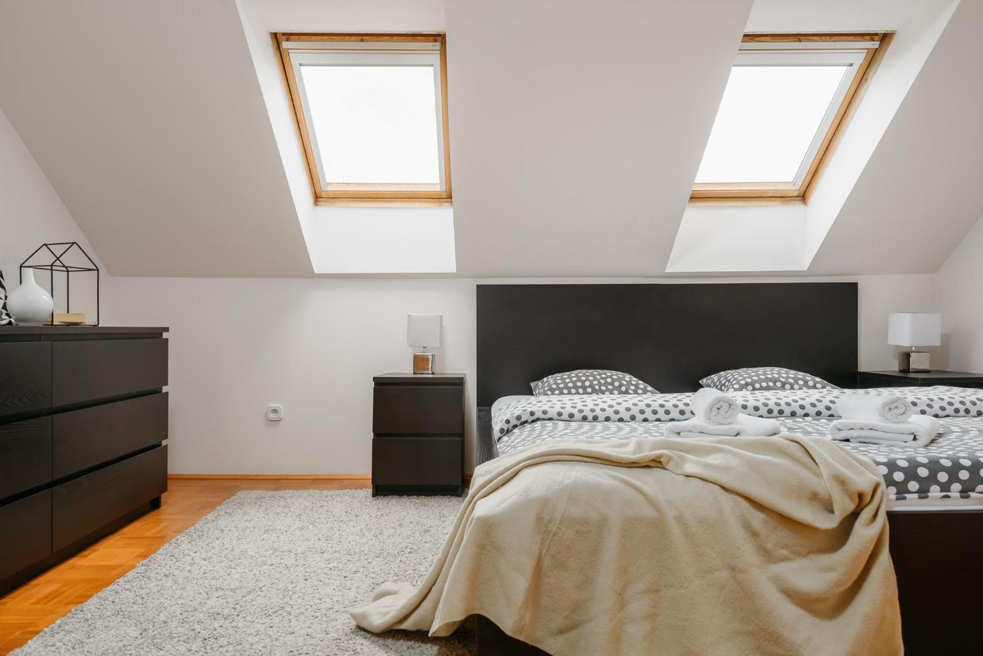 Roy 2 Bdr Apartment With Prague Castle View, Parking & Ac エクステリア 写真