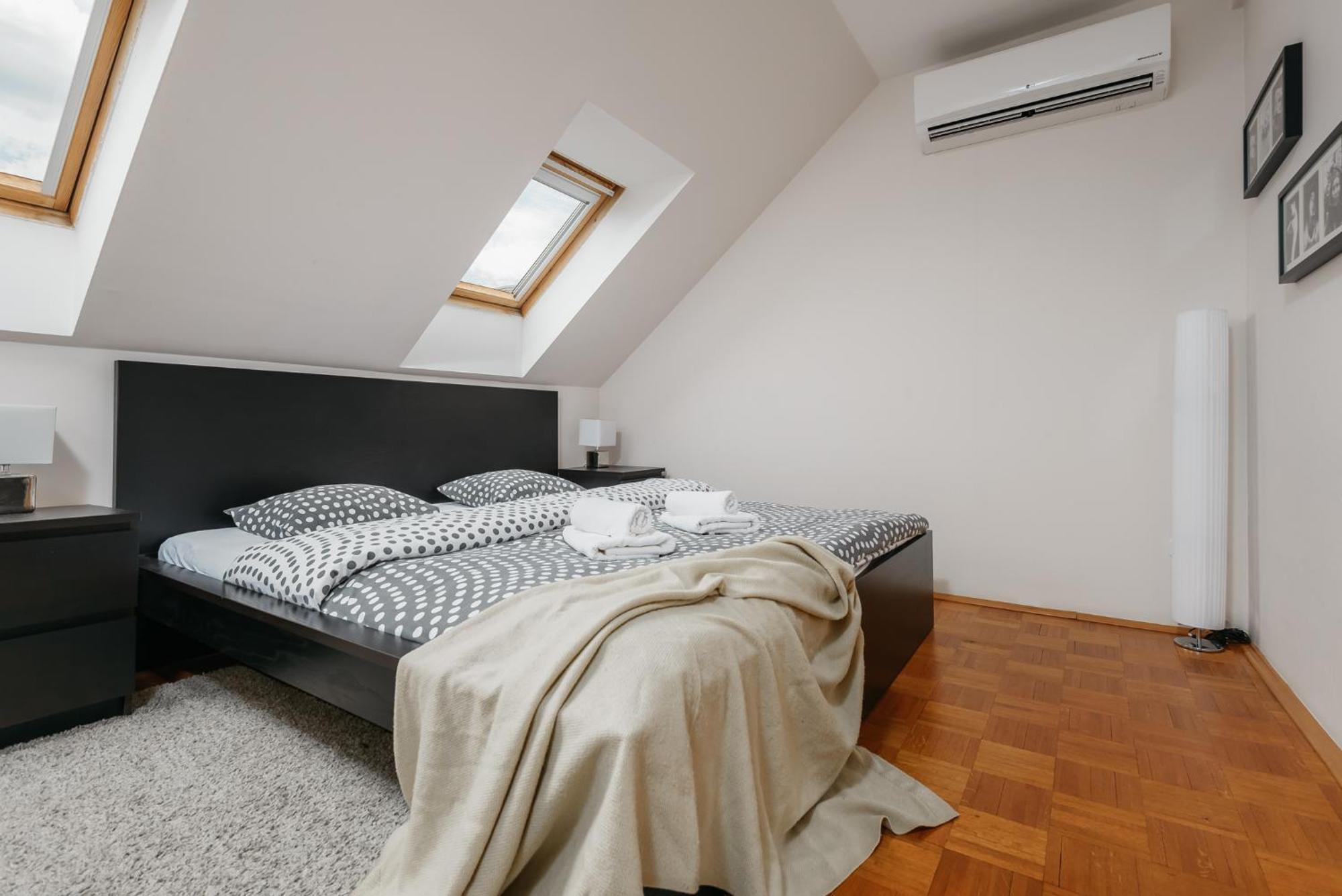 Roy 2 Bdr Apartment With Prague Castle View, Parking & Ac エクステリア 写真