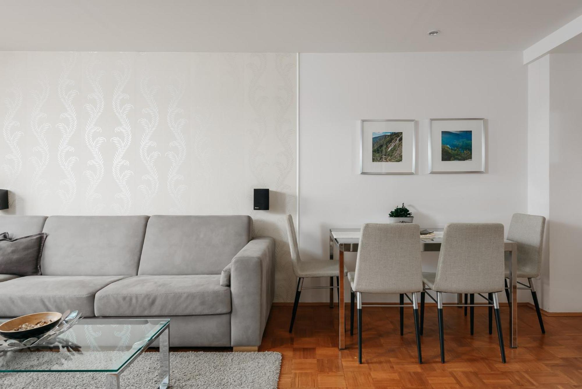 Roy 2 Bdr Apartment With Prague Castle View, Parking & Ac エクステリア 写真