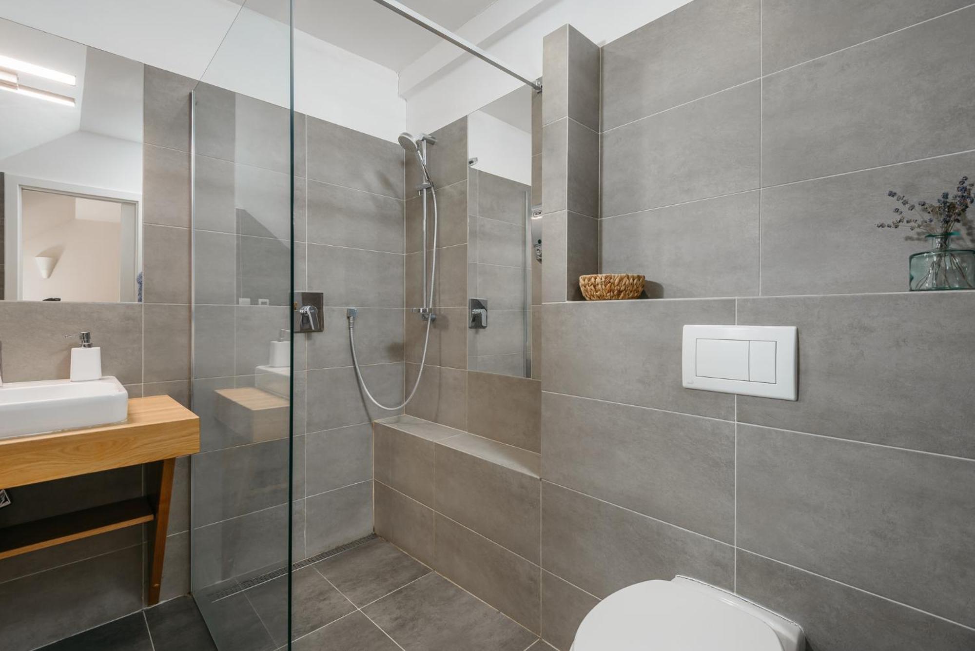 Roy 2 Bdr Apartment With Prague Castle View, Parking & Ac エクステリア 写真