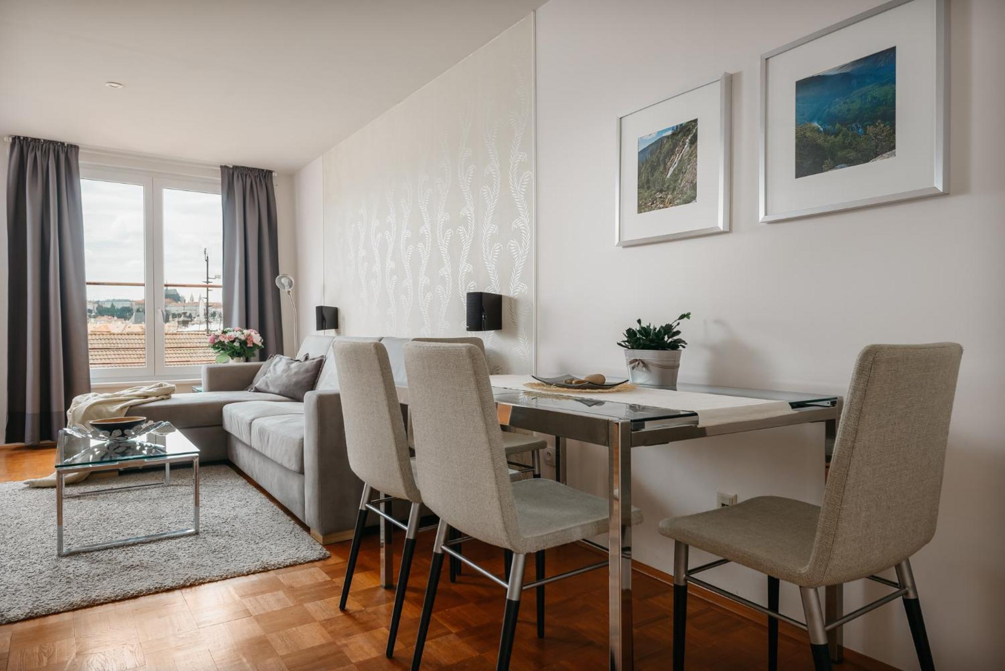 Roy 2 Bdr Apartment With Prague Castle View, Parking & Ac エクステリア 写真